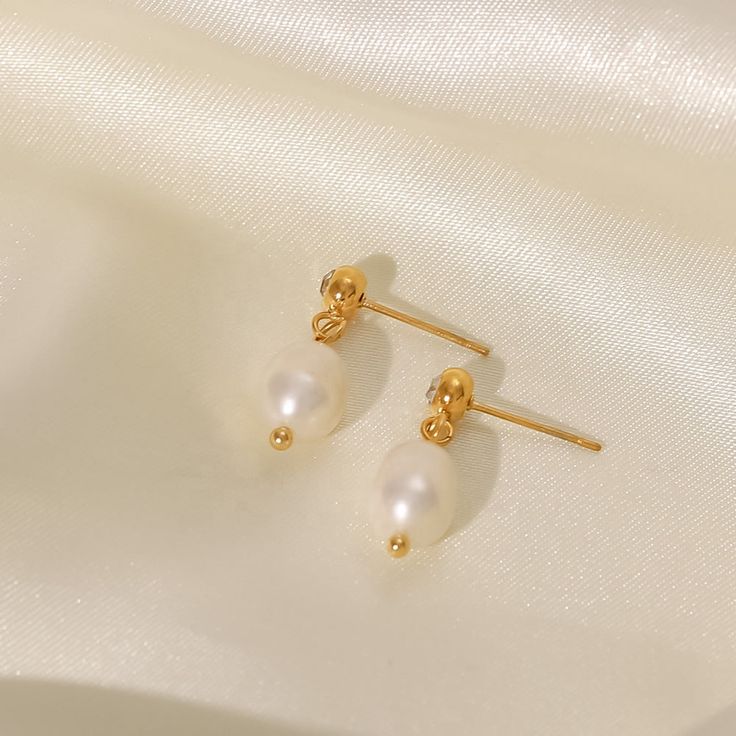 Marilyn Earring